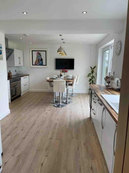 Modern 4 Bedroom House In Weymouth Sunny Corner 외부 사진
